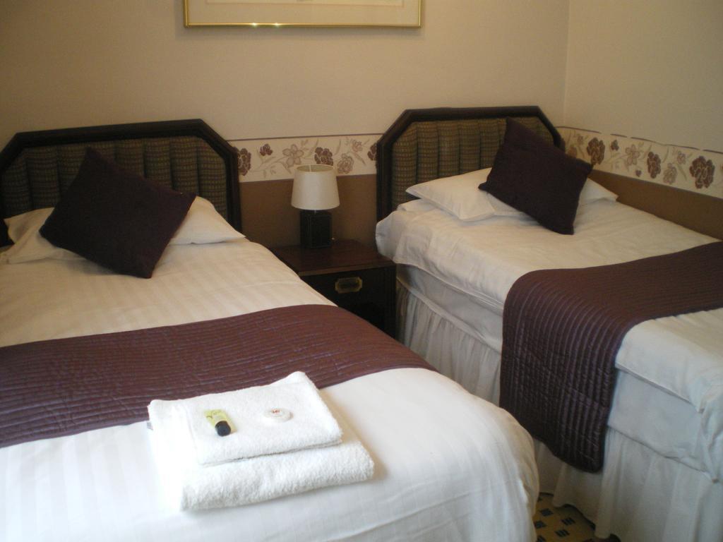 Crown Hotel Пълхели Стая снимка