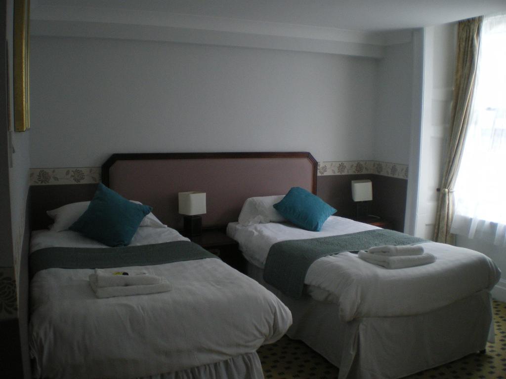 Crown Hotel Пълхели Стая снимка