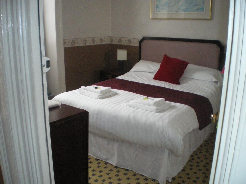 Crown Hotel Пълхели Стая снимка