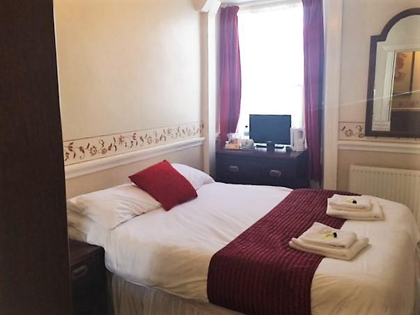 Crown Hotel Пълхели Екстериор снимка