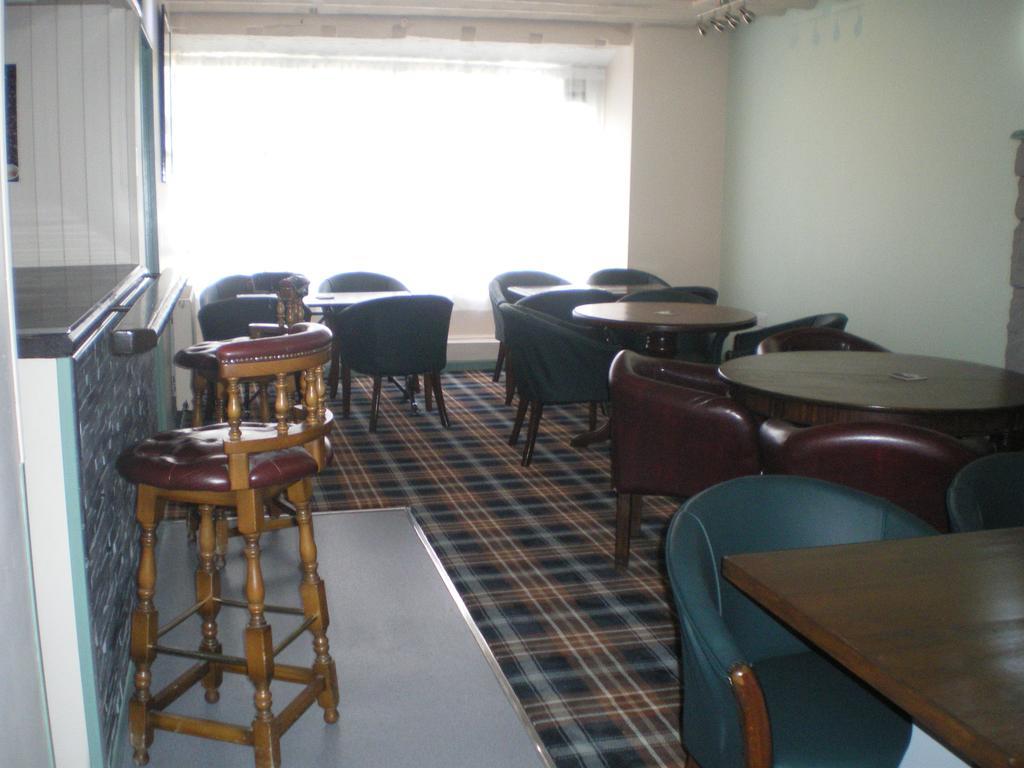 Crown Hotel Пълхели Екстериор снимка