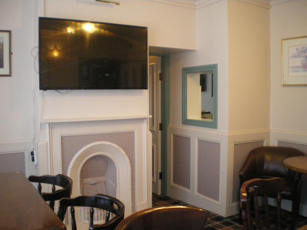 Crown Hotel Пълхели Екстериор снимка
