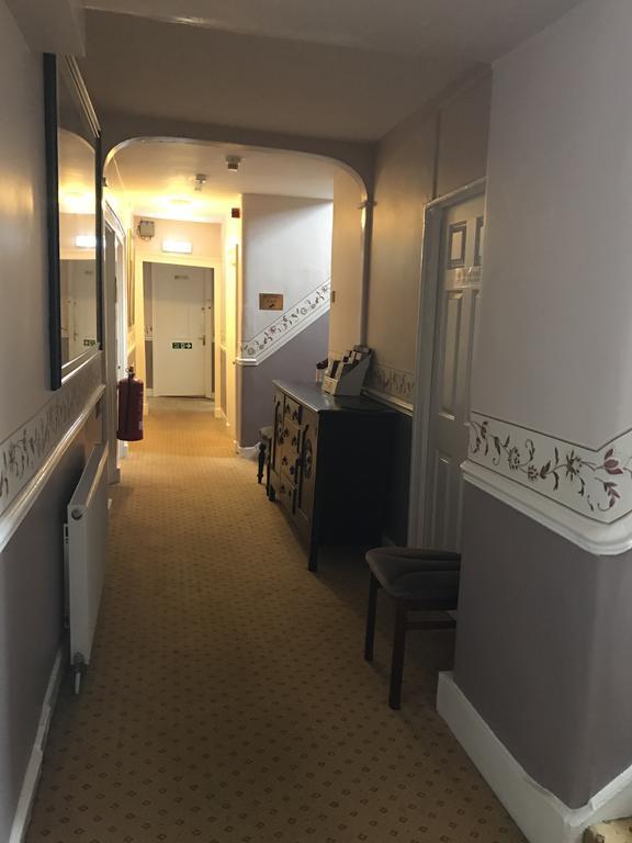 Crown Hotel Пълхели Екстериор снимка