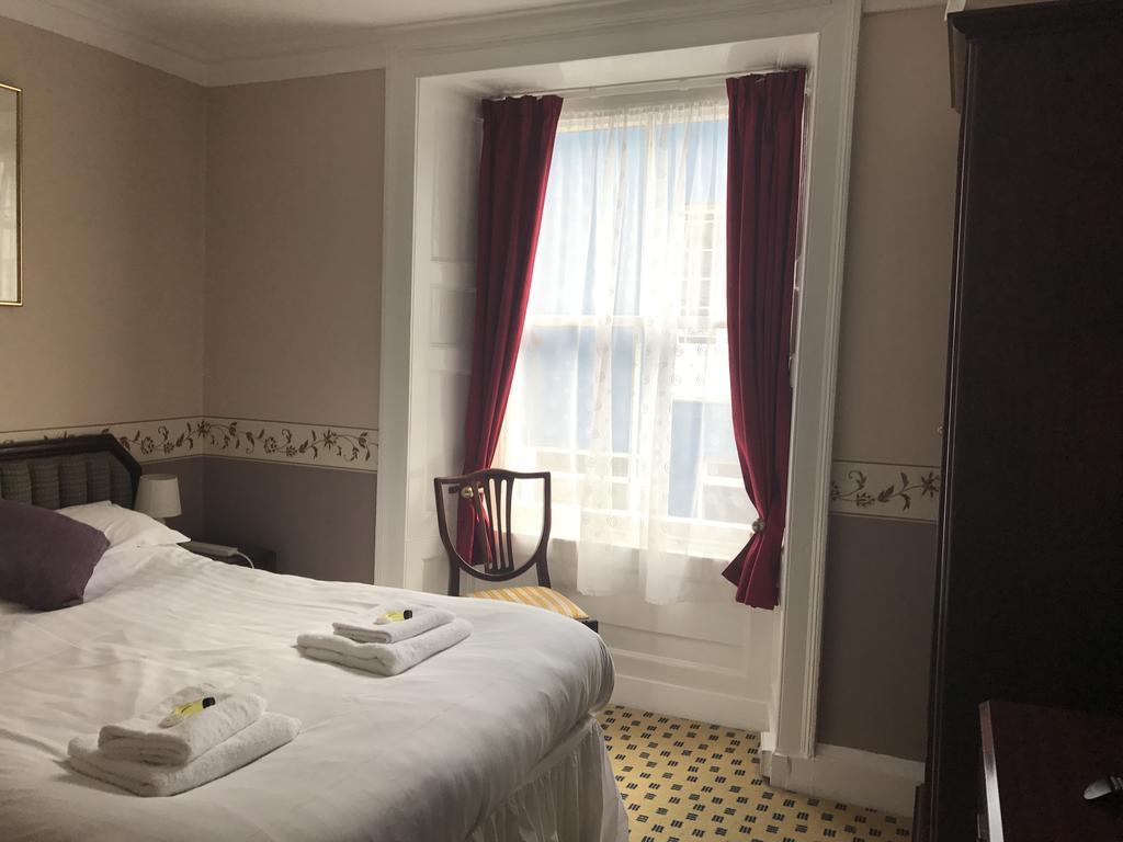 Crown Hotel Пълхели Екстериор снимка