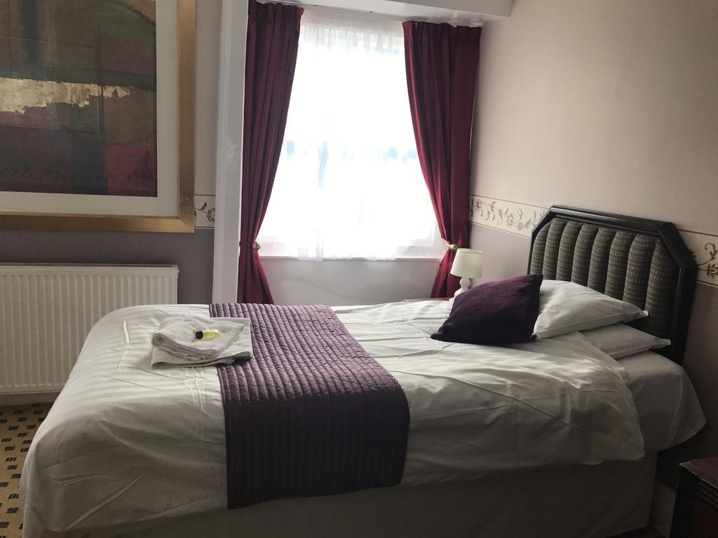 Crown Hotel Пълхели Екстериор снимка