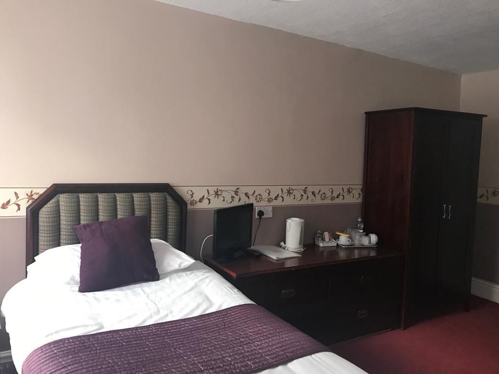 Crown Hotel Пълхели Екстериор снимка