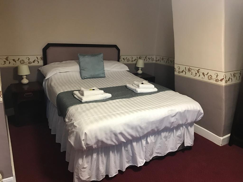 Crown Hotel Пълхели Екстериор снимка