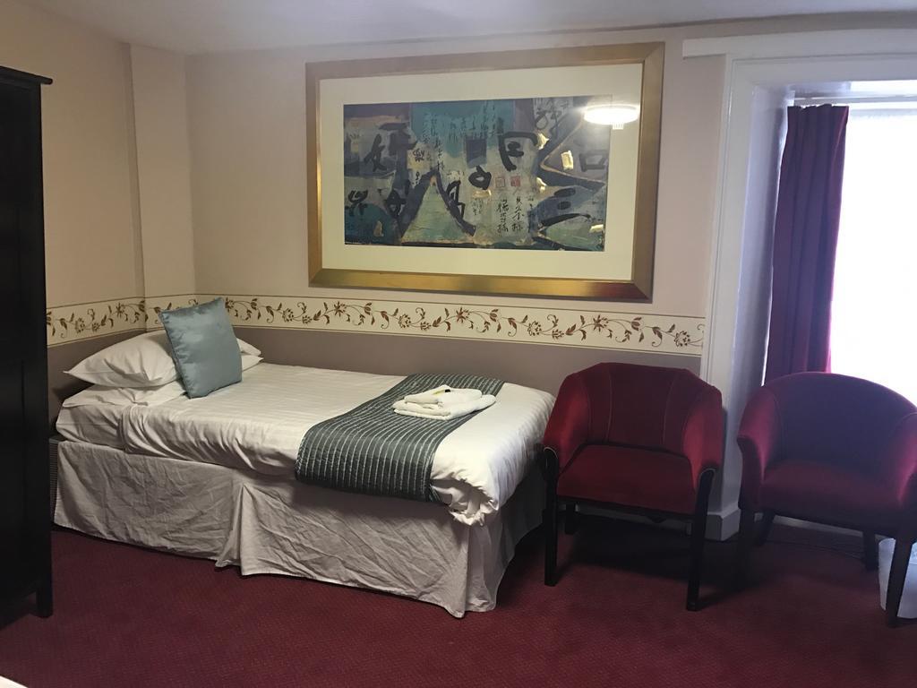 Crown Hotel Пълхели Екстериор снимка