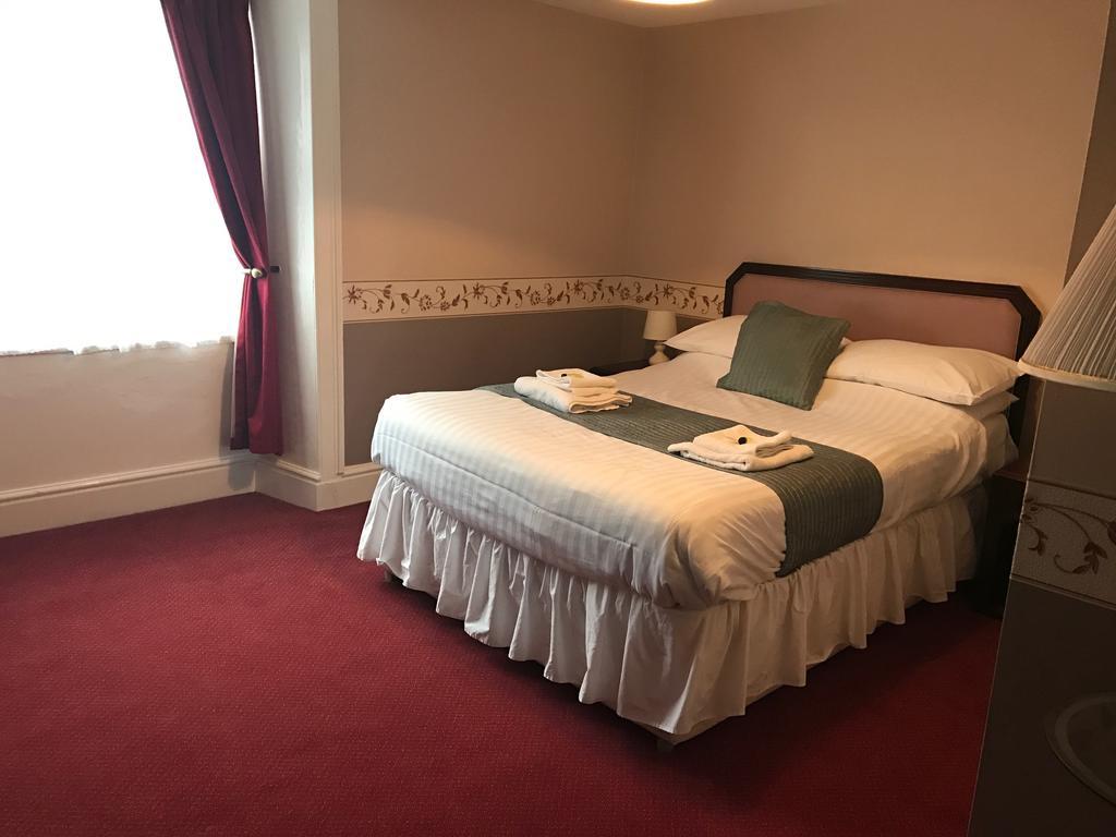Crown Hotel Пълхели Екстериор снимка
