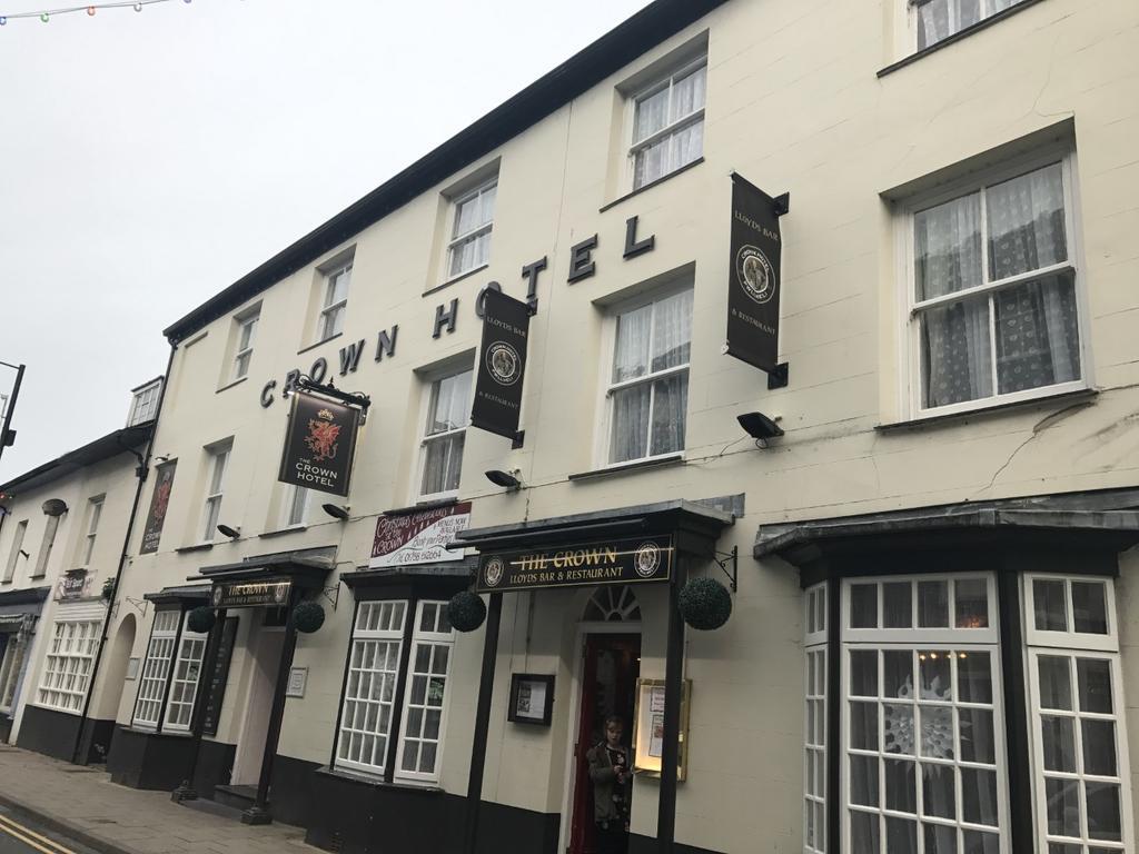 Crown Hotel Пълхели Екстериор снимка