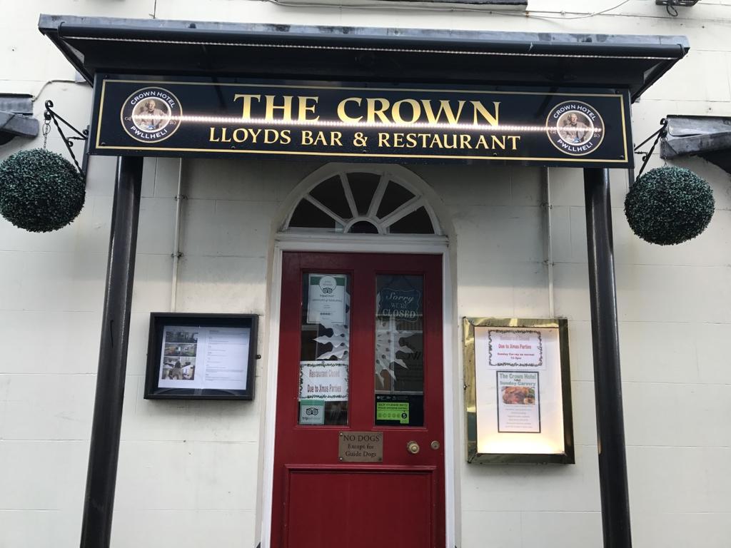 Crown Hotel Пълхели Екстериор снимка